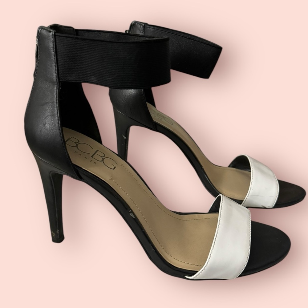 BCBG Black & White Ankle Strap
Stiletto Sandals Size 9M